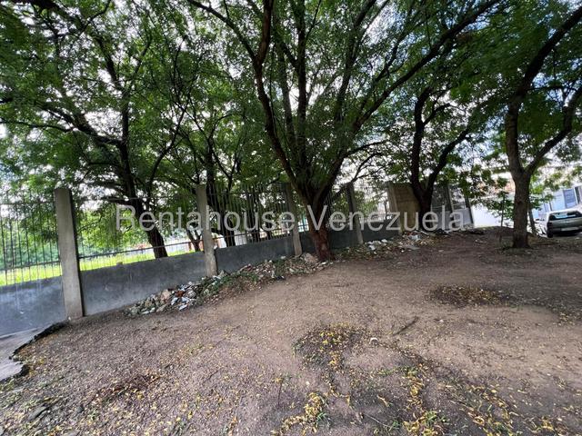 Terreno en venta posee 3710m2, Zona Residencial y comercial, ubicado en Av Princial Urb El Remanso - San Diego
