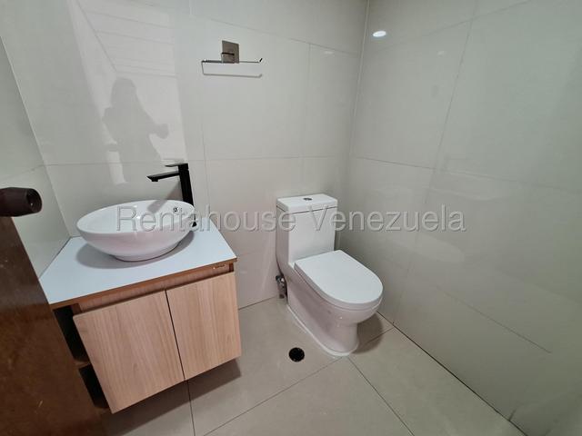 Galpon Industrial en venta , posee 3010m2 de terreno y 2829m2 de Construccion, posee oficinas , depositos, facil acceso a la autopista, Parque Industrial Castillito - San Diego