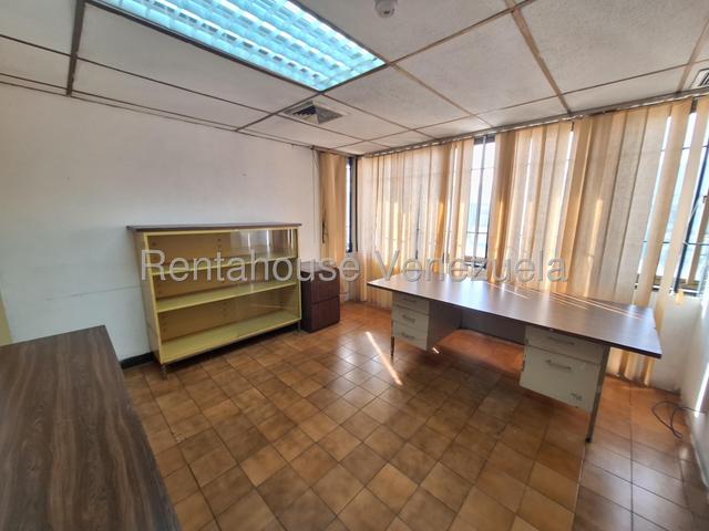 Galpon Industrial en venta , posee 3010m2 de terreno y 2829m2 de Construccion, posee oficinas , depositos, facil acceso a la autopista, Parque Industrial Castillito - San Diego