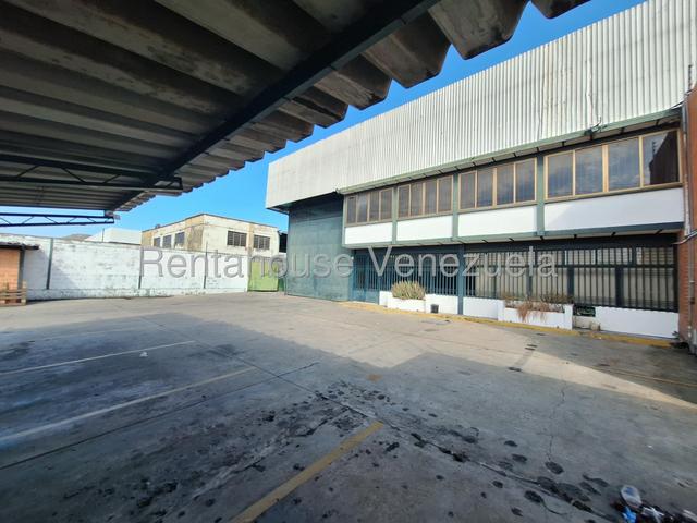 Galpon Industrial en venta , posee 3010m2 de terreno y 2829m2 de Construccion, posee oficinas , depositos, facil acceso a la autopista, Parque Industrial Castillito - San Diego