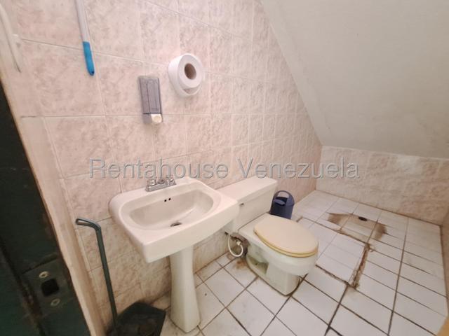 Galpon Industrial en venta , posee 3010m2 de terreno y 2829m2 de Construccion, posee oficinas , depositos, facil acceso a la autopista, Parque Industrial Castillito - San Diego