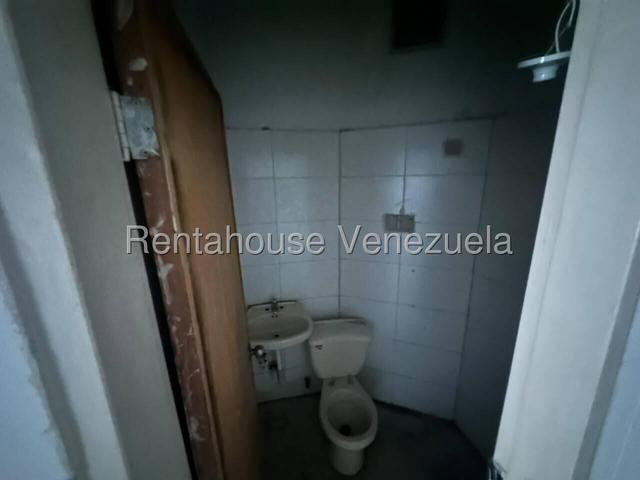 Local en venta posee 84m2, amplio salon, excelente ubicacion CC Porta Portese en San Diego 