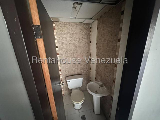 Local en venta posee 84m2, amplio salon, excelente ubicacion CC Porta Portese en San Diego 