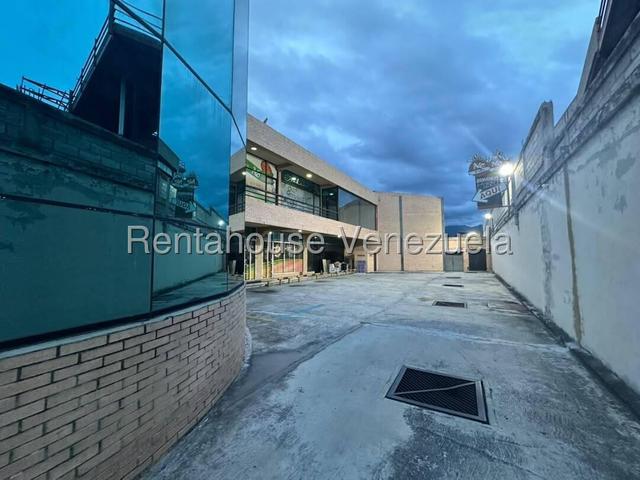 Local en venta posee 84m2, amplio salon, excelente ubicacion CC Porta Portese en San Diego 