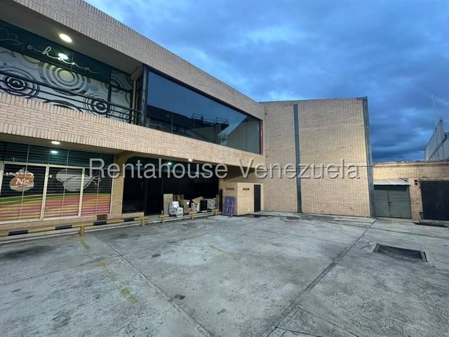 Local en venta posee 84m2, amplio salon, excelente ubicacion CC Porta Portese en San Diego 