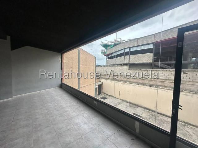 Local en venta posee 84m2, amplio salon, excelente ubicacion CC Porta Portese en San Diego 