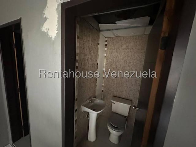 Local en venta posee 84m2, amplio salon, excelente ubicacion CC Porta Portese en San Diego 