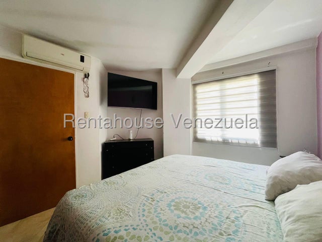 Apartamento en Alquiler en Intercomunal de Turmero Res. Los Roques 27-3745