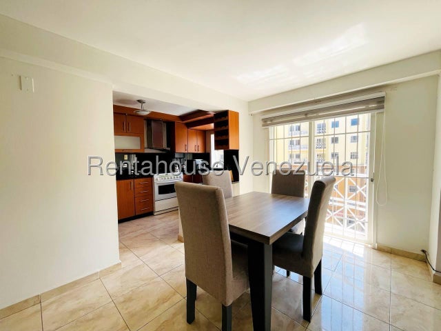 Apartamento en Alquiler en Intercomunal de Turmero Res. Los Roques 27-3745