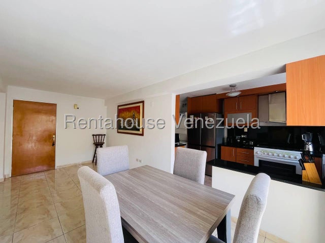 Apartamento en Alquiler en Intercomunal de Turmero Res. Los Roques 27-3745