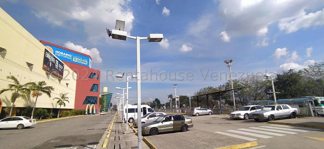 Local comercial en Venta en CC Metropolis, posee 79m2, queda Mobiliario e Inventario , buena ubicacion en San Diego