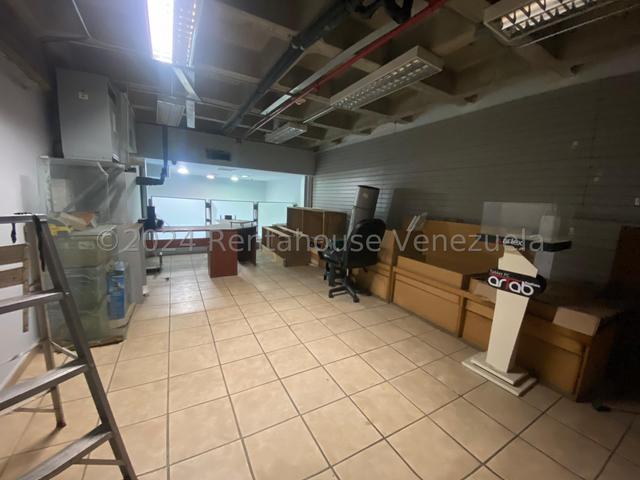 Local comercial en Venta en CC Metropolis, posee 79m2, queda Mobiliario e Inventario , buena ubicacion en San Diego