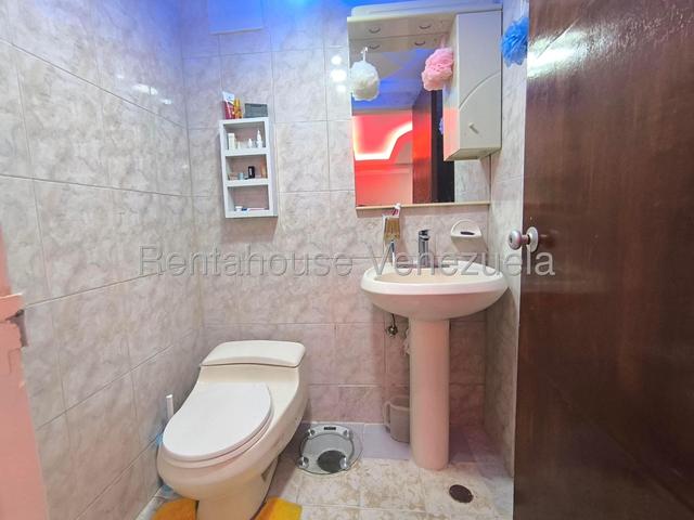 Apartamento en venta 75M2, 3H-2B-1PE Conjunto posee pozo de agua, piso alto, Excelente ubicación Urb La  Granja - Naguanagua 