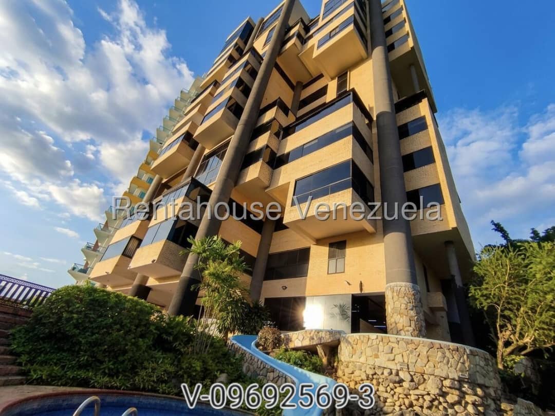 Apartamento en venta en laa Chimeneas con planta 50% piscina Valencia Carabobo Desiree Castillo Rentahouse 