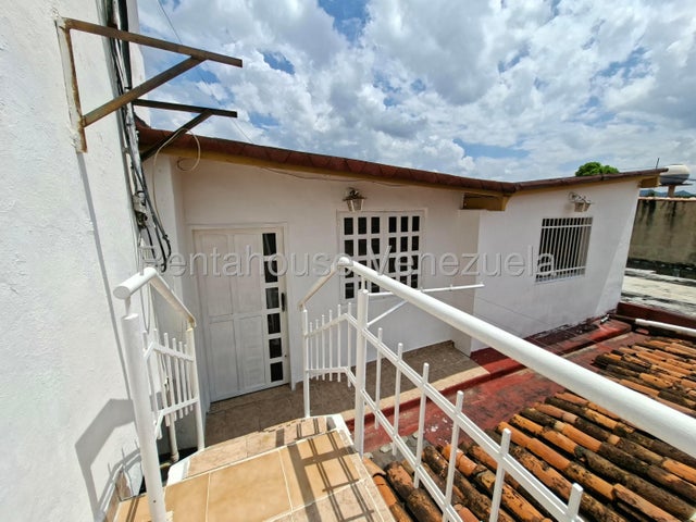 Apartamento en Alquiler en Cagua Urbanizacion Corinsa 27-3911