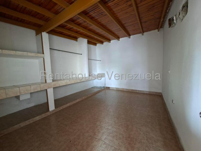 Apartamento en Alquiler en Cagua Urbanizacion Corinsa 27-3911