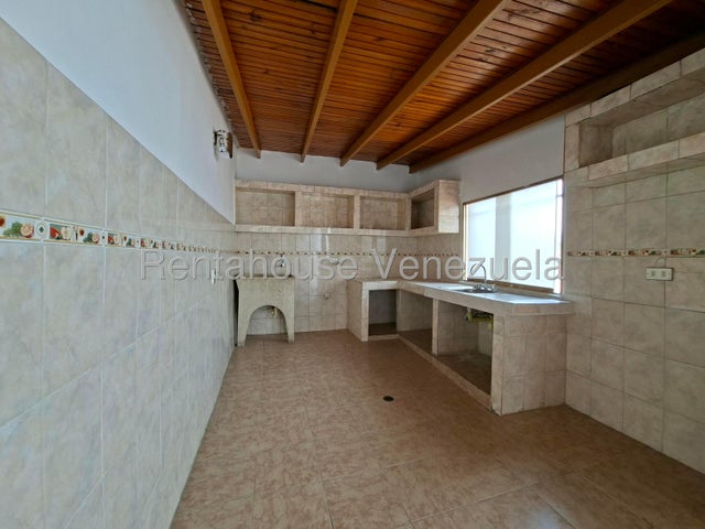 Apartamento en Alquiler en Cagua Urbanizacion Corinsa 27-3911