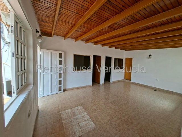 Apartamento en Alquiler en Cagua Urbanizacion Corinsa 27-3911