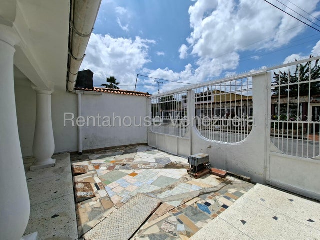 Apartamento en Alquiler en Cagua Urbanizacion Corinsa 27-3911
