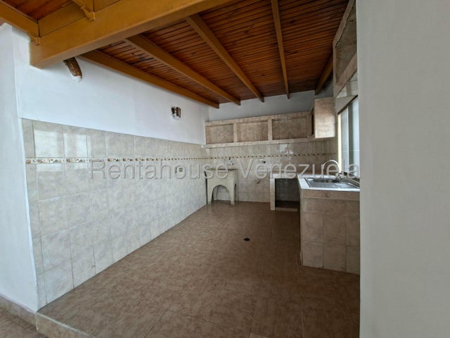 Apartamento en Alquiler en Cagua Urbanizacion Corinsa 27-3911