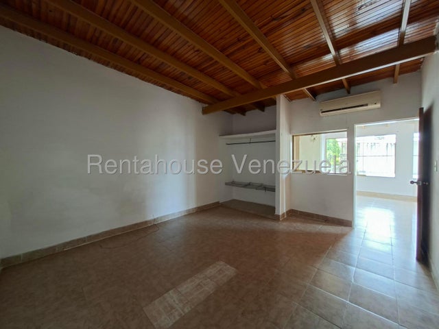 Apartamento en Alquiler en Cagua Urbanizacion Corinsa 27-3911