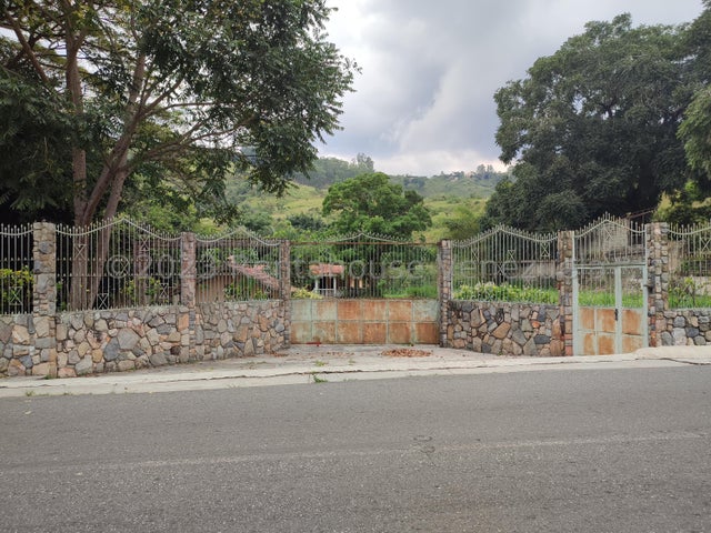 26-2375 RAH Amplio Terreno en Venta La Entrad