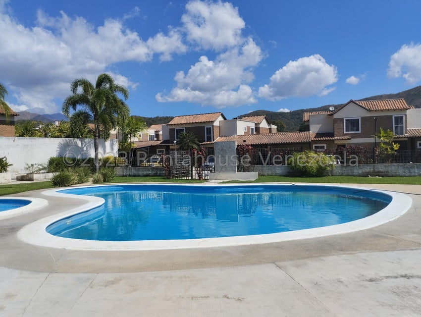 Hermon y Hamplio Townhouse en venta ubicado e