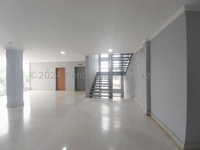 26-7822 Ofiicina de Alquiler en Zona Industri