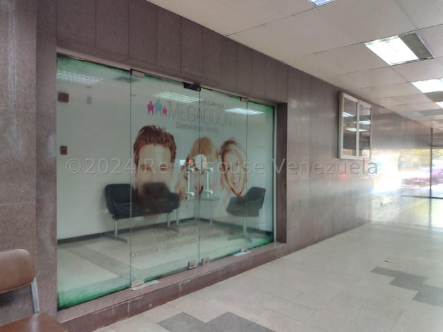 25-3310 Centro Odontologico en Alquiler Las A