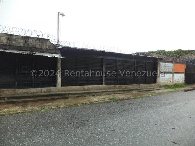 24-20477 Terreno con Galpon Comercial en Vent