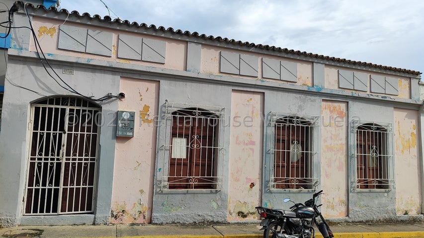 24-28773  En Venta Casa Comercial Centrica en