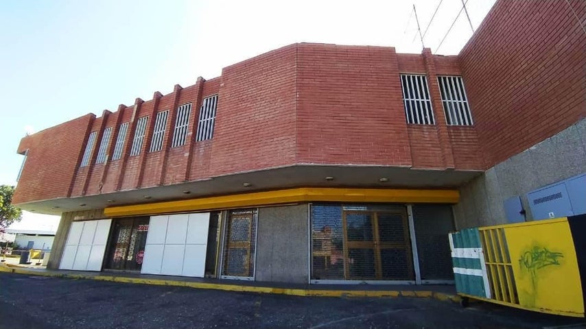 25-1703 Local Comercial en Alquiler en La Isa