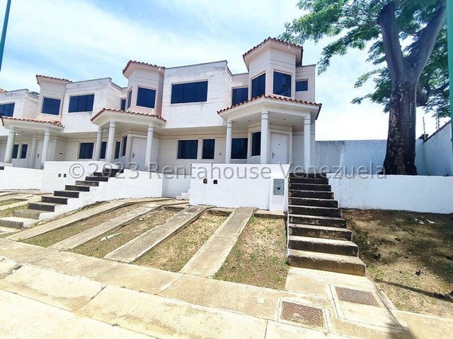 24-13808 Amplio y exclusivo Town House , para