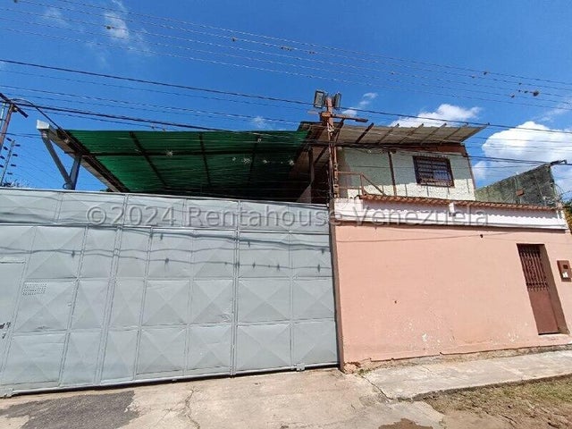 25-1557 Vende Galpon, con dos anexos completo