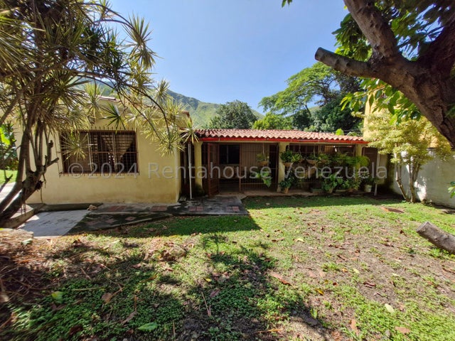 CASA EN VENTA EN BARRIO SUCRE MARACAY ESTADO 