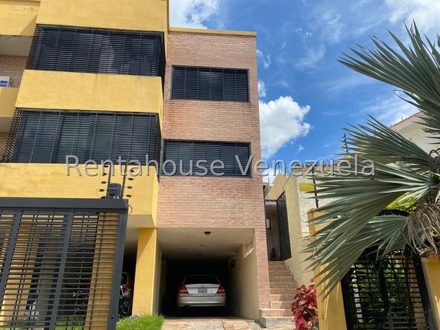 25-6111 Townhouse amplio en Venta en El Parra