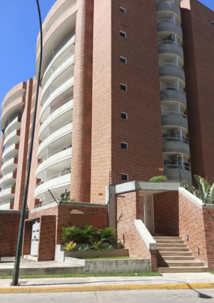 VENDO ELEGANTE PENTHOUSE EN GUATIRE