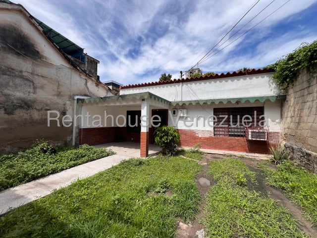 CASA EN VENTA ZONA CENTRO DE MARACAY ESTADO A