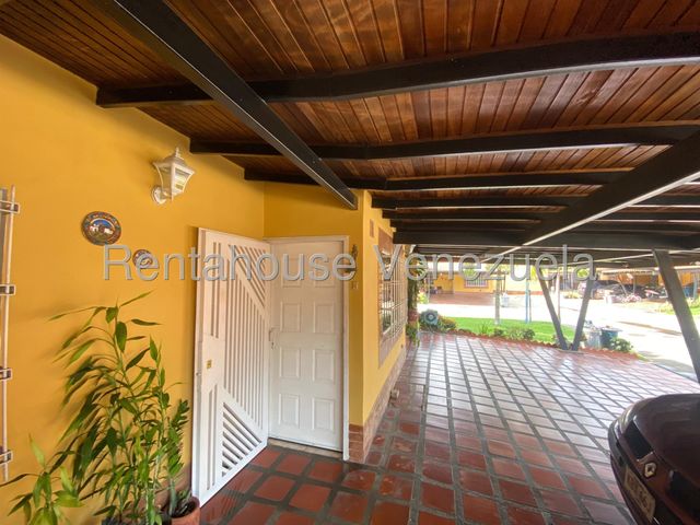 25-16793 Casa en Venta en Valle de Oro San Di