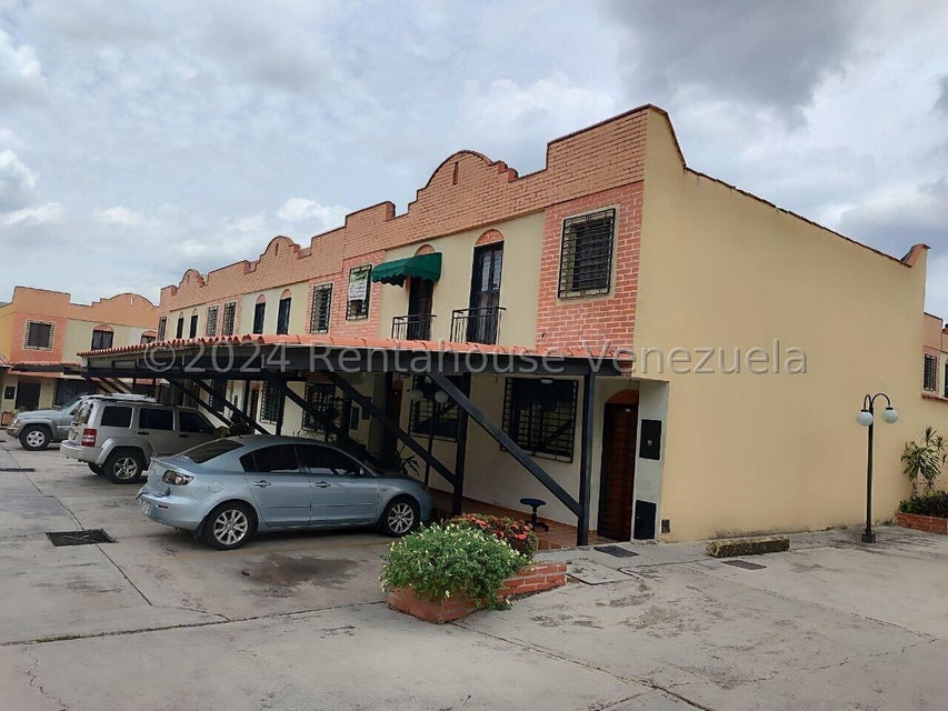 Twonhouse en venta en Tazajal Naguanagua Cara