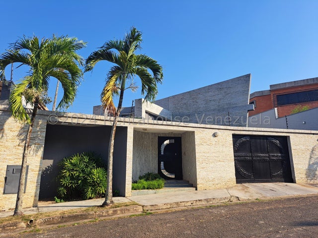 Altos de Guataparo Casa en Venta Ubicada en V
