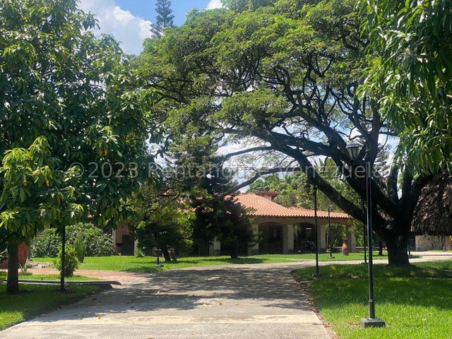 Flor Amarillo Casa estilo Campestre en Venta 