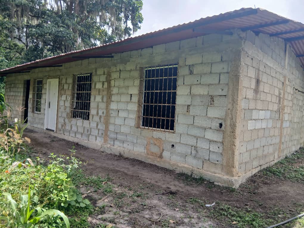 Se vende casa en construcción 