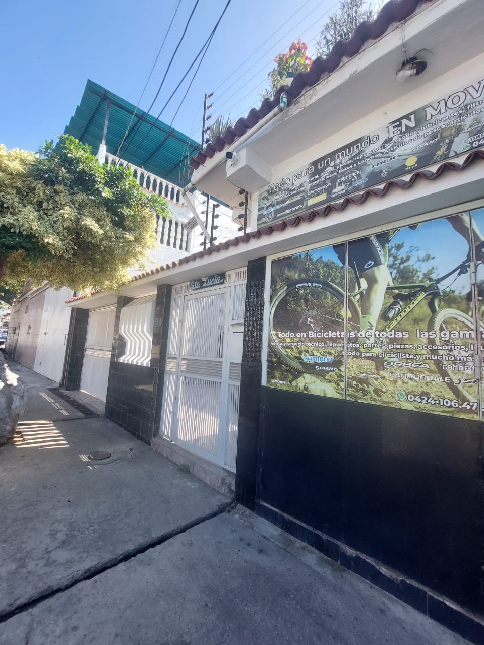 CASA CON LOCAL COMERCIAL. VENEZUELA
