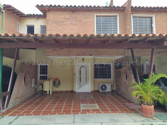 26-3273 Townhouse en Venta Villa Jardin San D