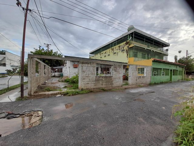 Michelena Casa a Remodelar en venta Ubicada e