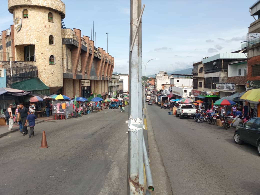 Venta de local Av Bermúdez Guatire Edo Miran