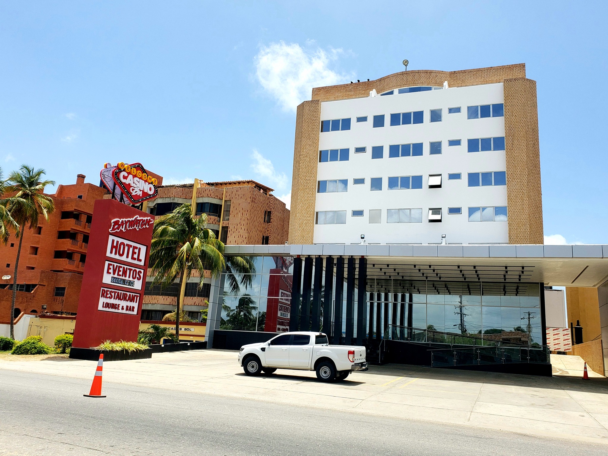 HOTEL 4 ESTRELLAS, TUCACAS, EDO. FALCON.