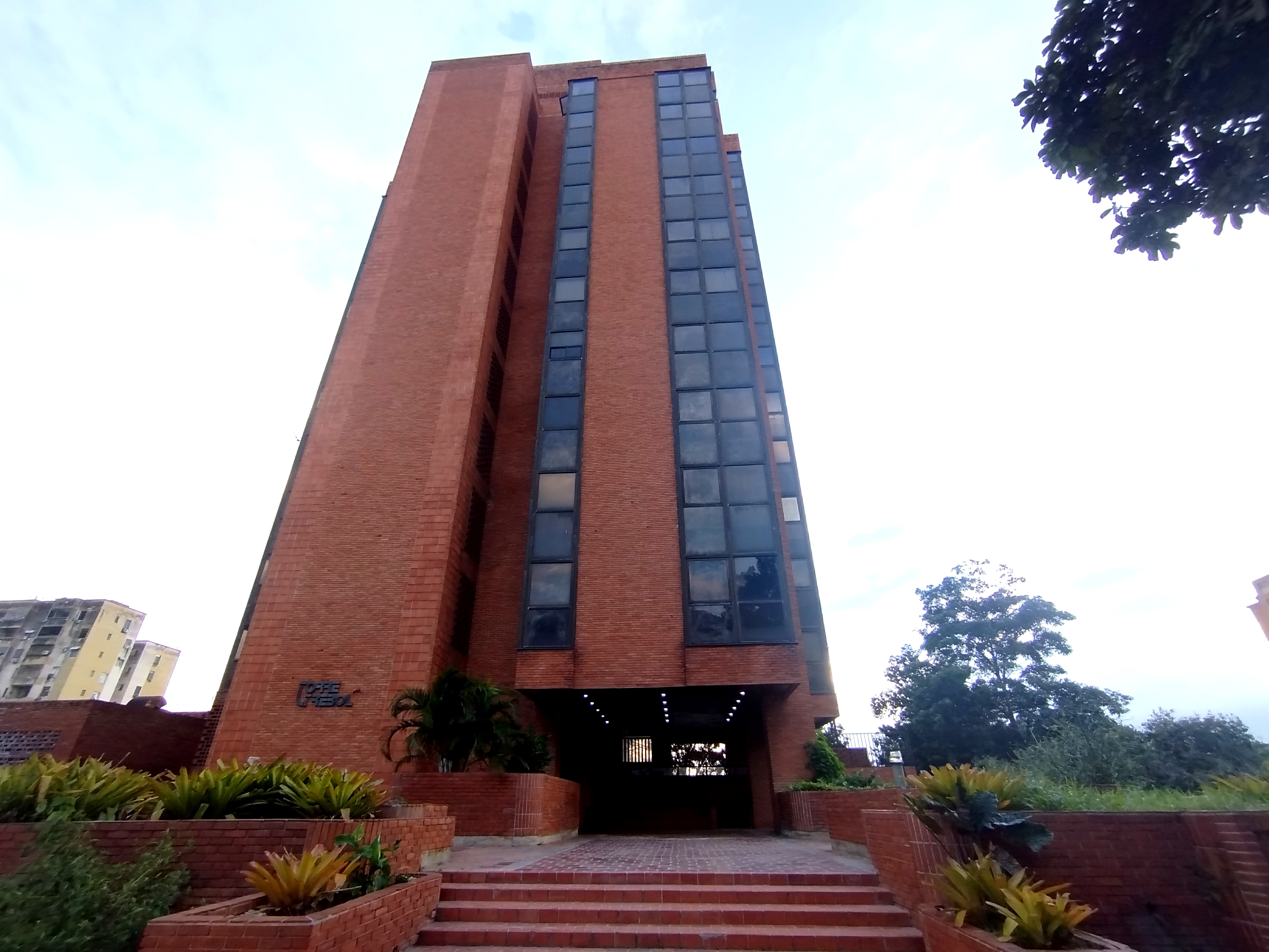 Oficina en venta Lomas del Este Amoblada Vale