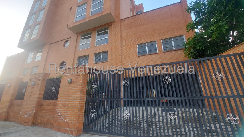 26-8203 Alquiler de Amplia y comoda oficina u